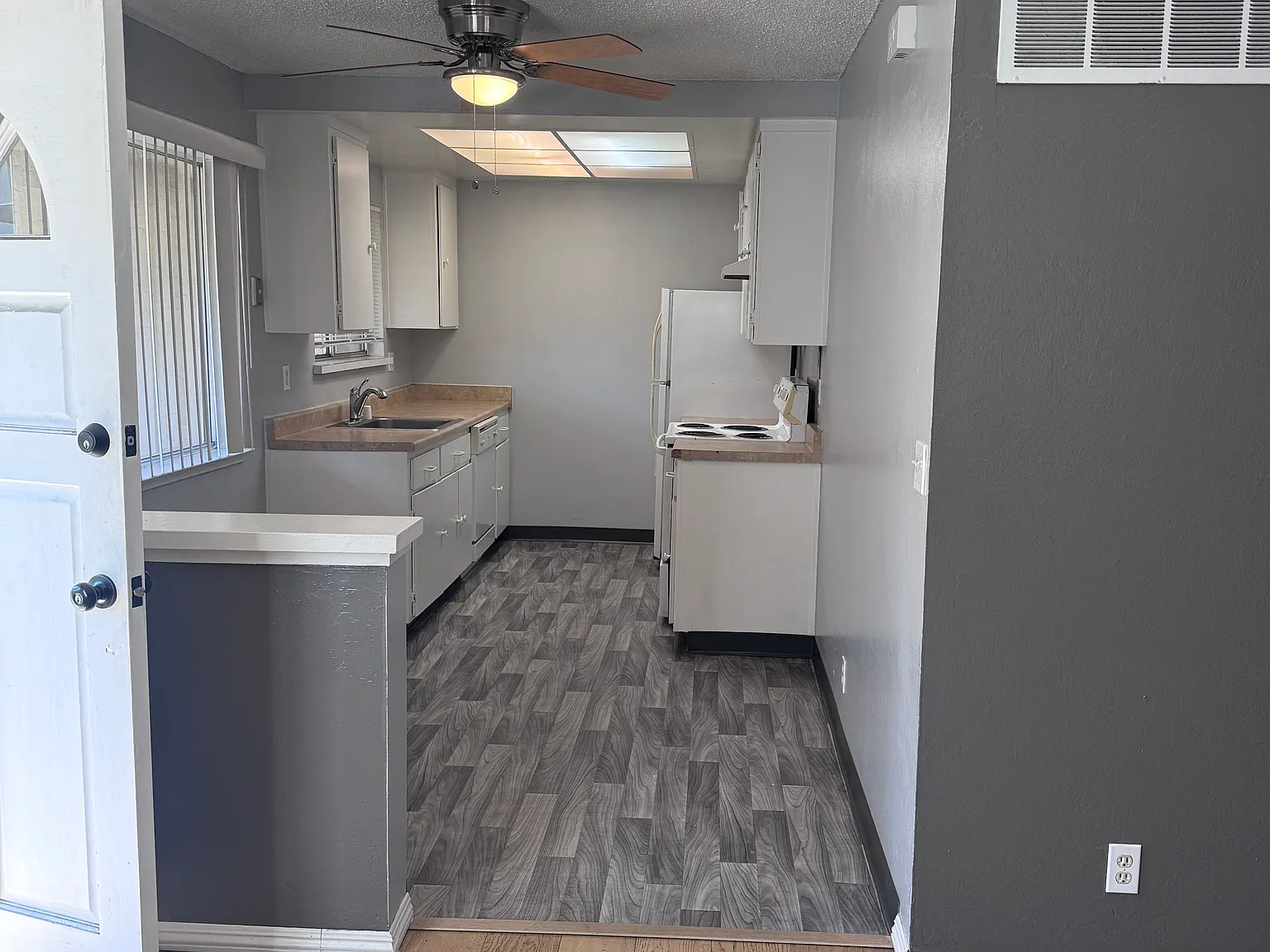 2 bed, 900 sqft, $2,850 — Photo 4