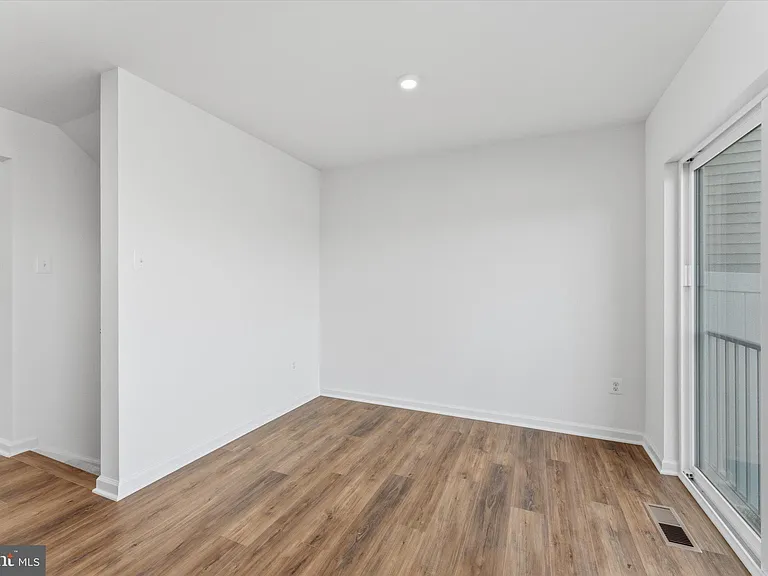 505 Fontana Cir — Photo 9
