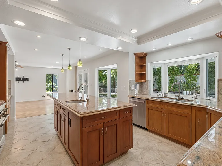 4215 Balcony Dr — Photo 12