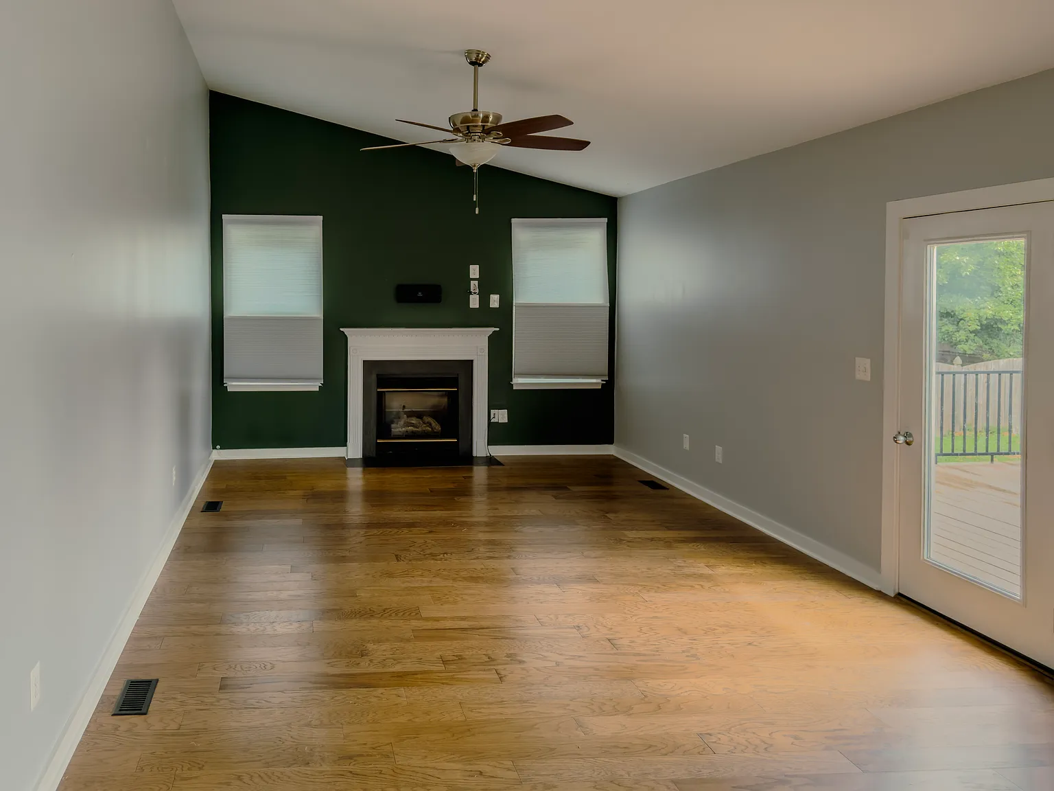 4 bed, 2.5 bath, 1944 sqft, $3,495 — Photo 3