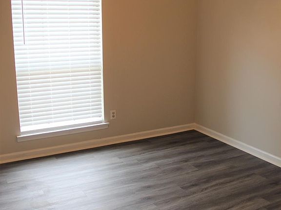 4th image of 5920 Stonewood Dr