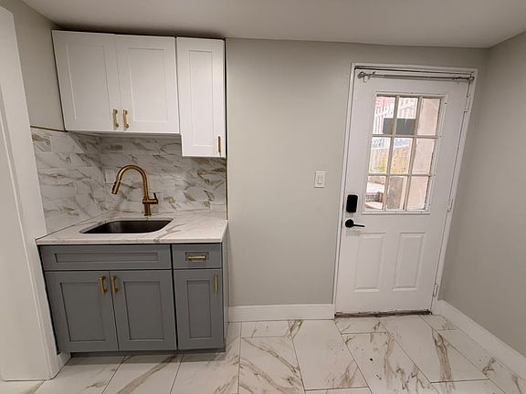5th image of 70-201 Circular Ave #105