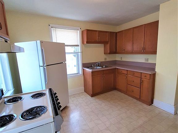 5th image of 205 Pawtuxet Ave Unit 2