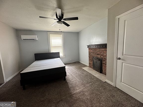 4th image of 720 Harold St