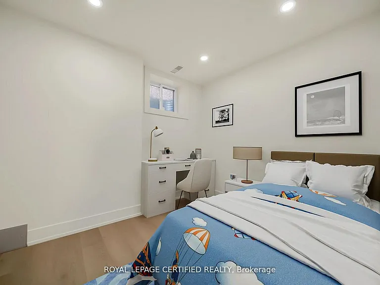 5016 Natkarni Cres #LOWER — Photo 12