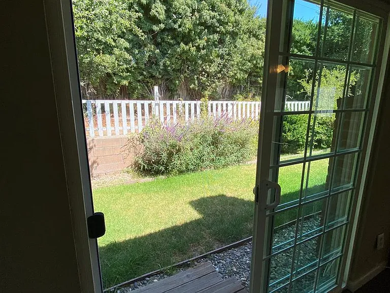 4558 Eileen Ln — Photo 10
