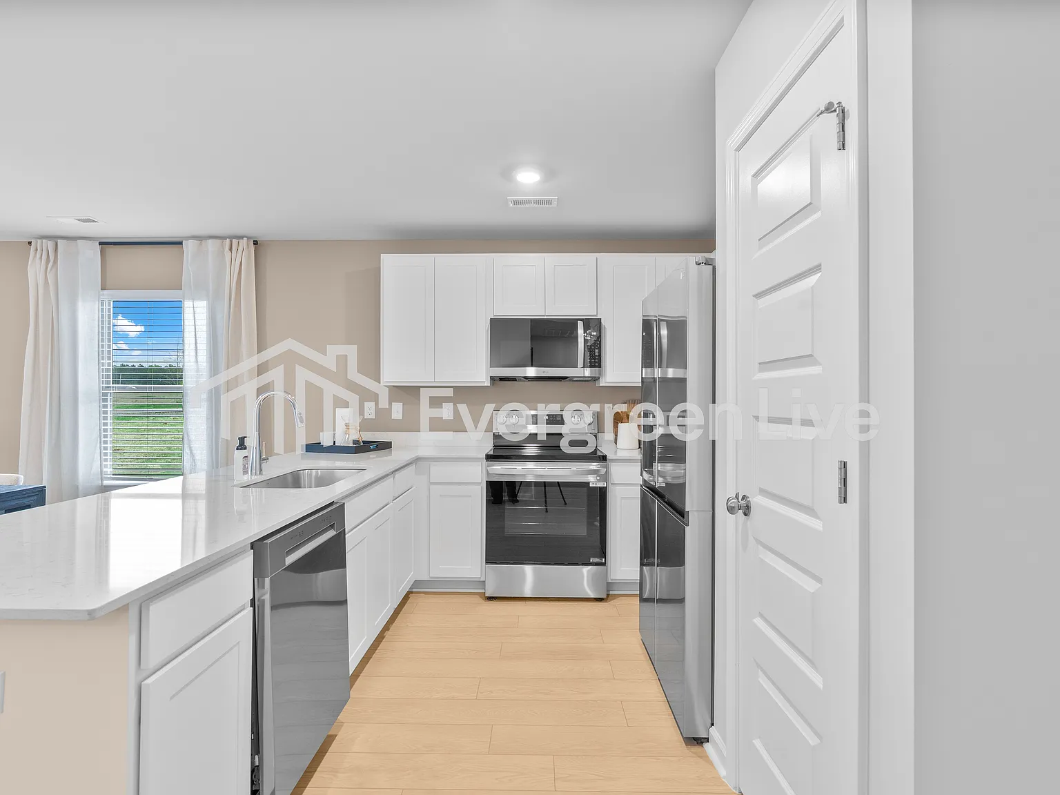 3 bed, 2.0 bath, 1474 sqft, $1,750 — Photo 2
