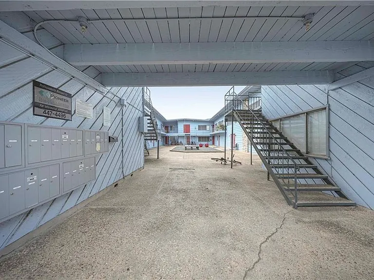 2408 Longview St — Photo 14