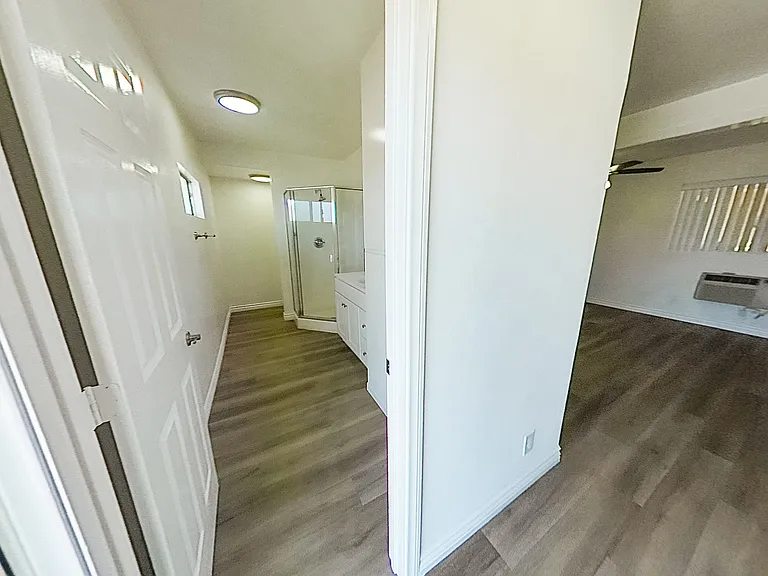 16229 Woodruff — Photo 24