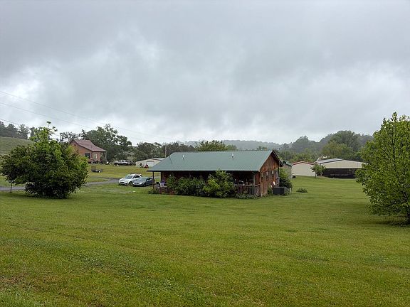 3rd image of 1805 Mountain Ridge Rd