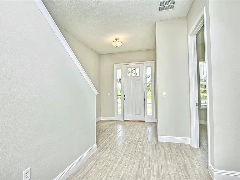 6427 Cyrils Dr — Photo 3