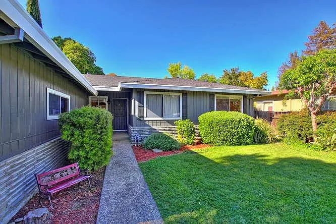 1203 Colby Dr — Photo 2