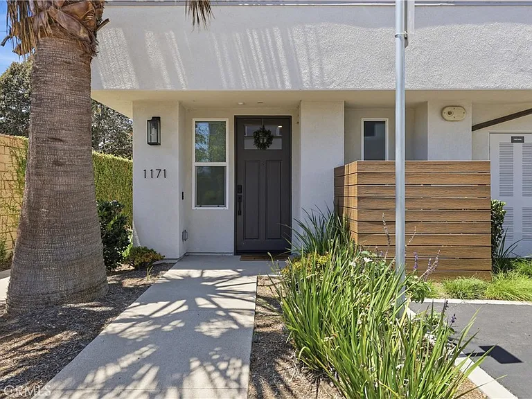 1171 Winslow Ln — Photo 2