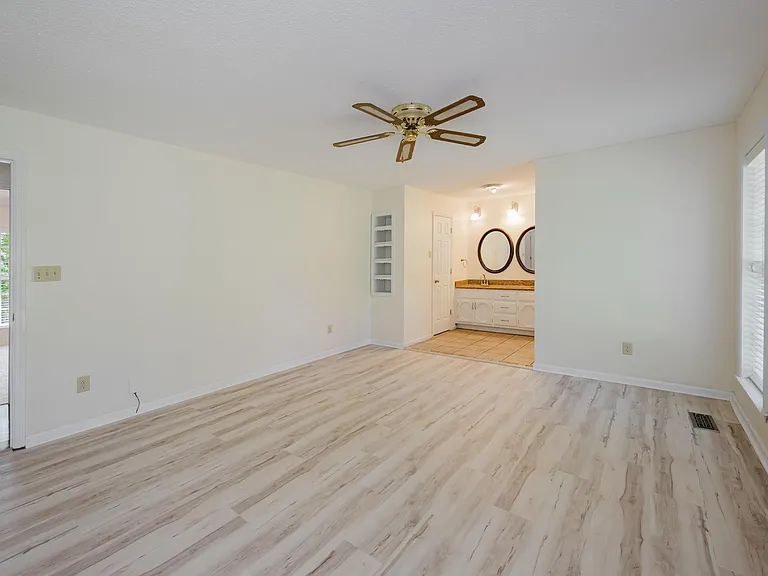 1828 Jacobs Ln — Photo 25