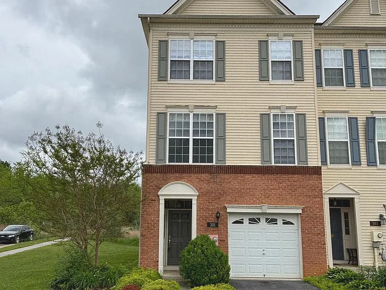 301 Klee Dr — Photo 1