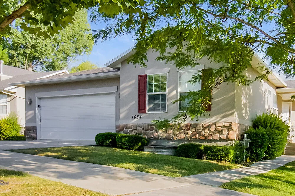 5 bed, 3.0 bath, 2634 sqft, $2,685 — Photo 4