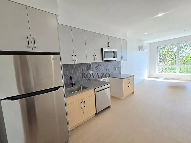 74 Webster St #3B — Photo 2