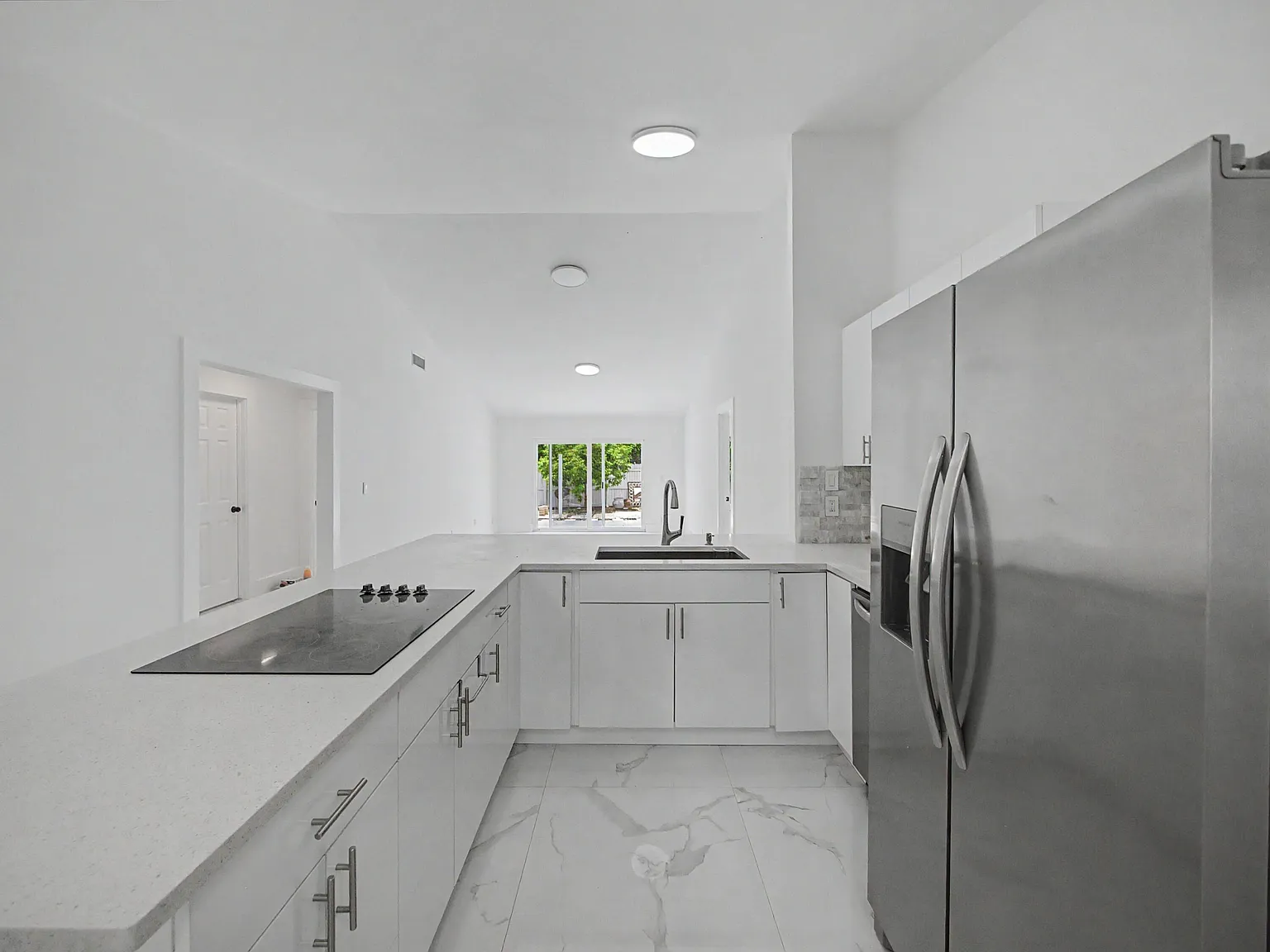 3 bed, 2.0 bath, 1318 sqft, $2,995 — Photo 4