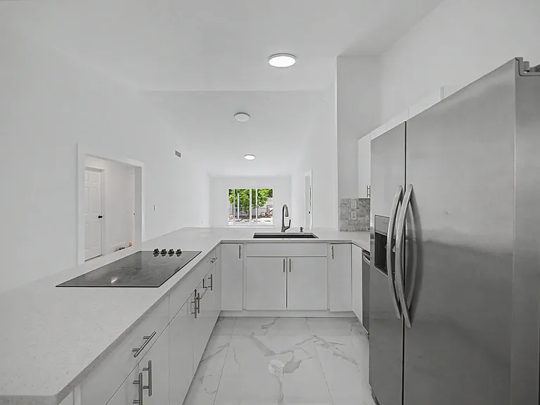 8464 Lake Worth Rd — Photo 4