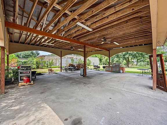 3rd image of 2127 Maurine St