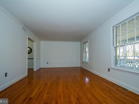 4th image of 134 Drexel Dr
