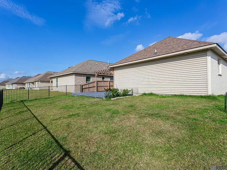 6356 Lake Edge Dr — Photo 20