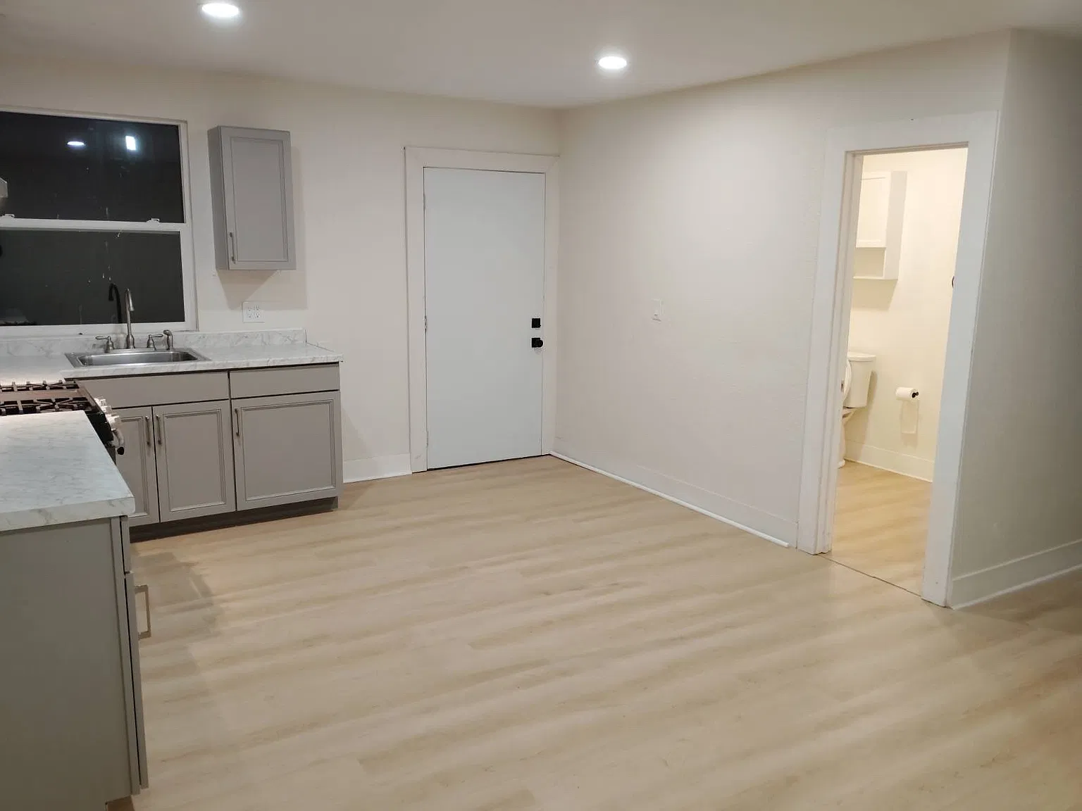 Studio, 450 sqft, $1,445 — Photo 2