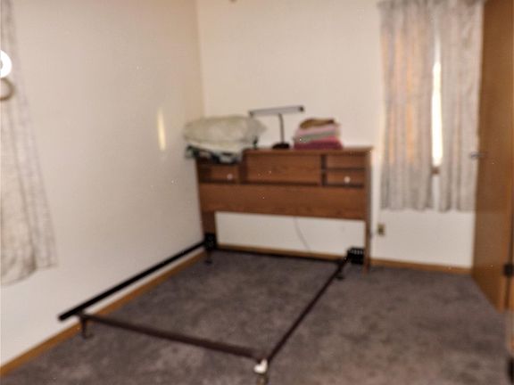 5th image of 302 E Clark St
