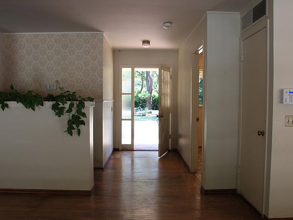 5th image of 107 James Ave