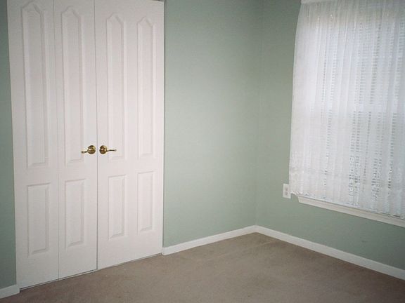 Second BR has own bath