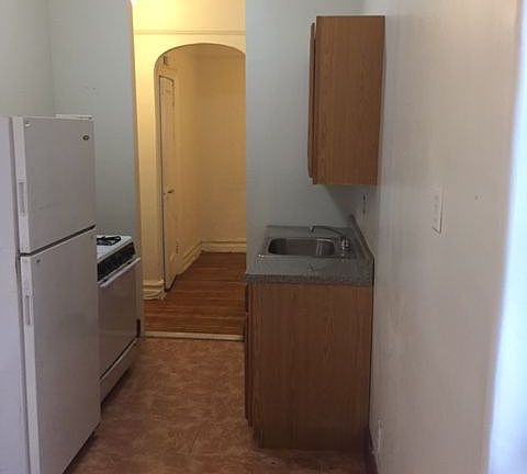 4th image of 200 E 19th St APT 4D