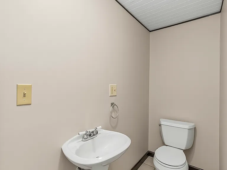 532 Colby Ave — Photo 20