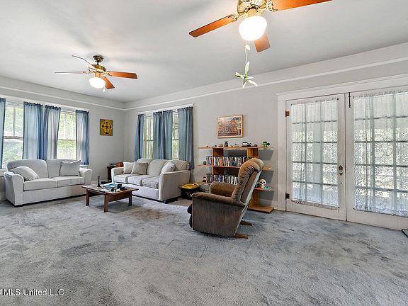 4th image of 506 Ward Ave
