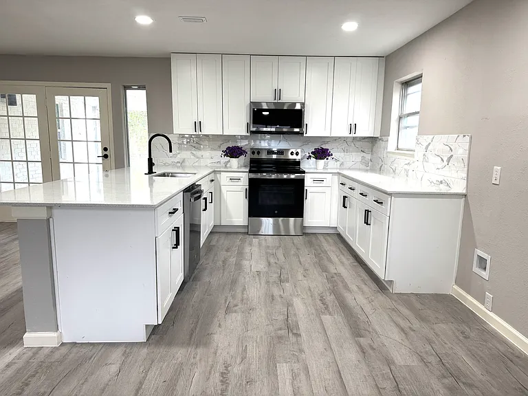 2214 Reever St — Photo 10