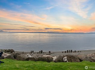 2508 Sunlight Beach Rd, Clinton, WA 98236