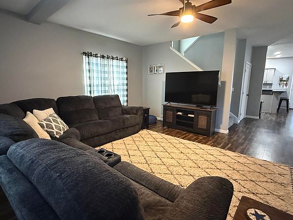 3rd image of 96 Poplar Ave