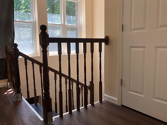 3rd image of 51 Herbert Pl #1