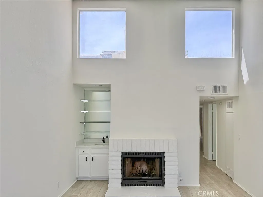 2 bed, 1027 sqft, $3,300 — Photo 1