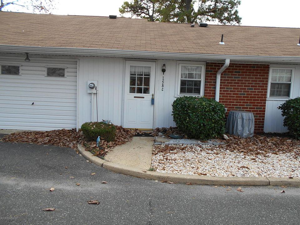 1st image of 1228C Dumbarton Dr
