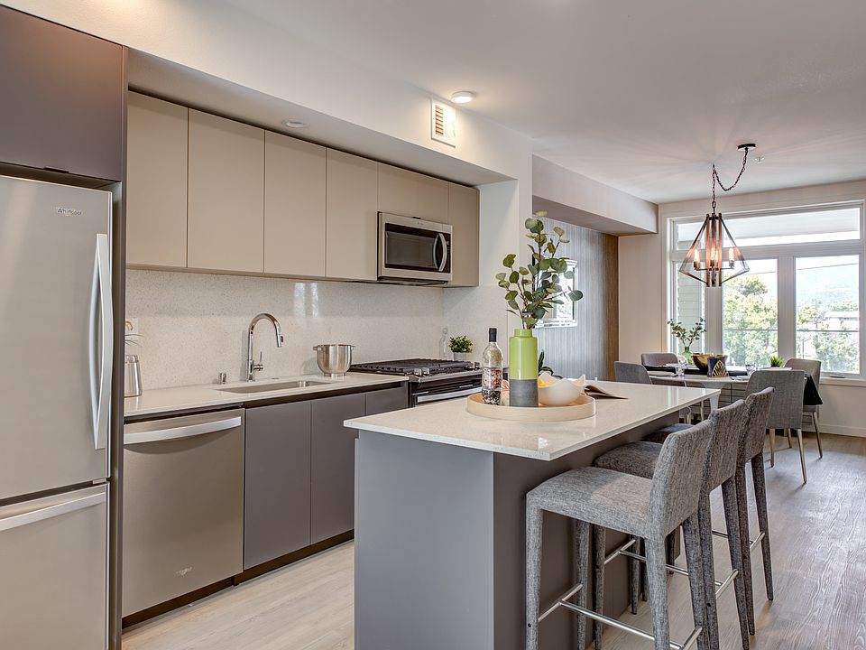 1st image of 515 W Broadway #522