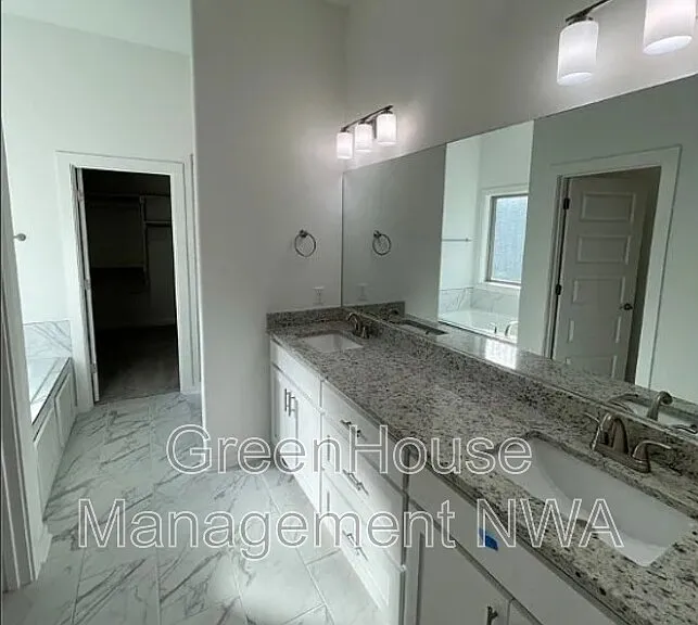 1574 Pershing St — Photo 13