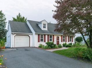 370 Blue Bell Dr, Mountville, PA 17554