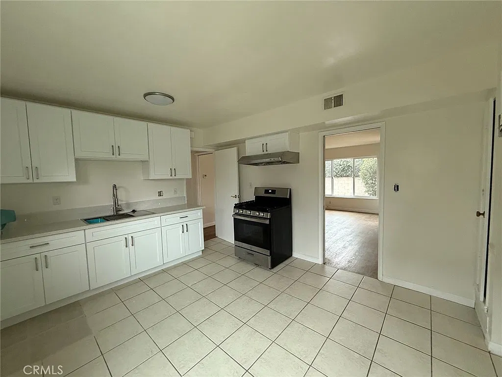 2 bed, 950 sqft, $2,600 — Photo 4