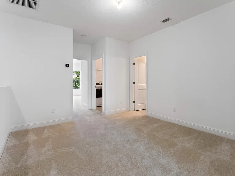 552 Sanderling Cir — Photo 12