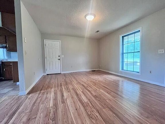 3rd image of 100 Inez Dr