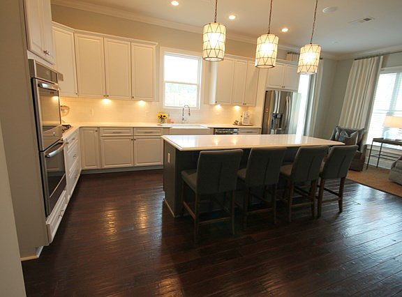 5th image of 118 Pin Oak Dr