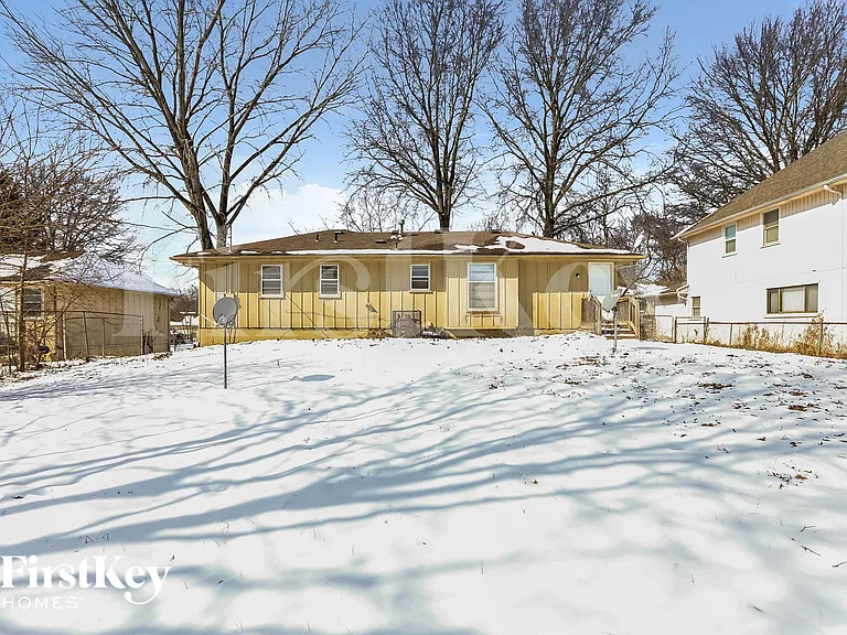 11947 Manchester Ave — Photo 15