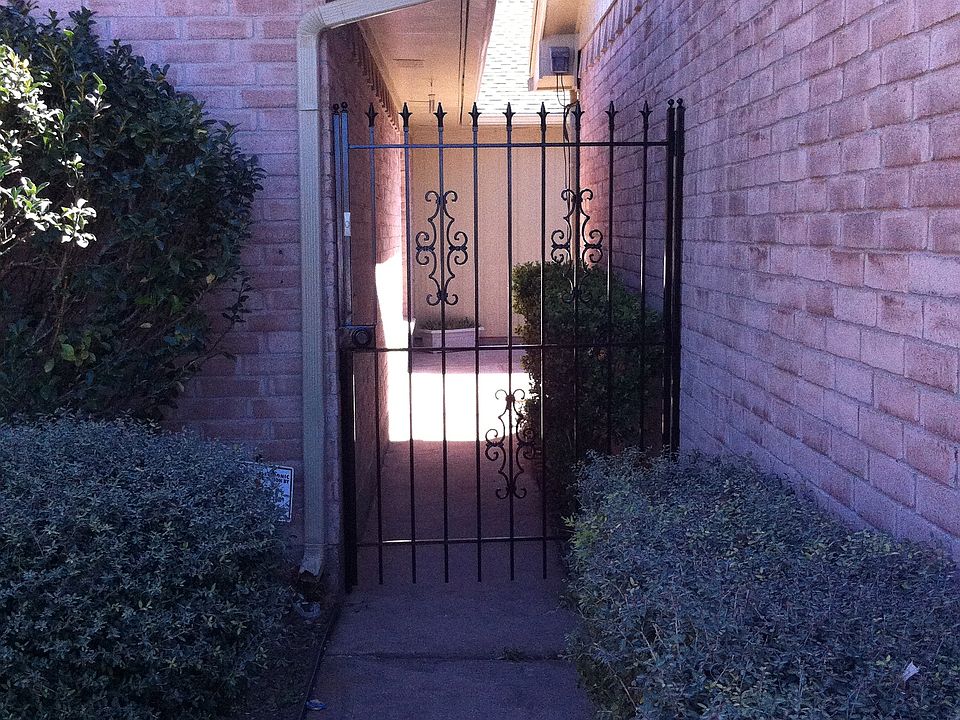 Walkway to Front Door