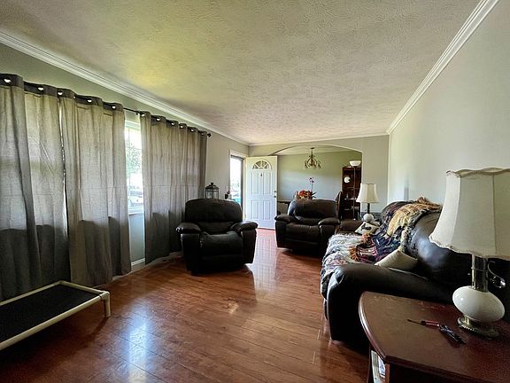 3rd image of 3137 Fox St