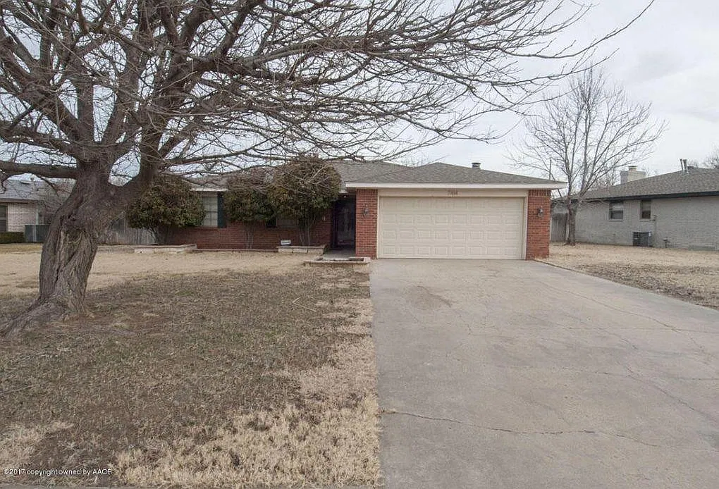 3 bed, 1360 sqft, $2,200 — Photo 1